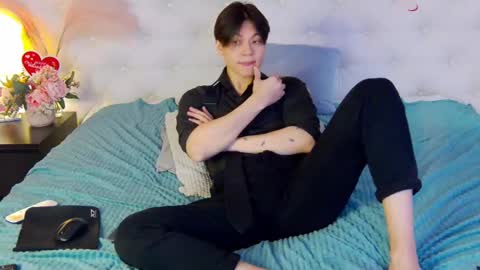 Snapshot of just_gay_ chatting on February 19, 2025, 4:33 pm just_gay_ online show from February 19, 2025, 4:33 pm