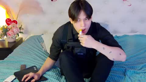 Snapshot of just_gay_ chatting on February 19, 2025, 7:38 pm just_gay_ online show from February 19, 2025, 7:38 pm