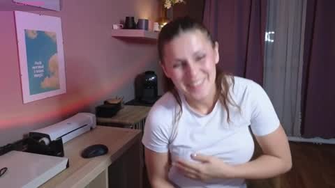 Snapshot of just_honey4u chatting on October 2, 2025, 8:27 pm just_honey4u online show from October 2, 2025, 8:27 pm