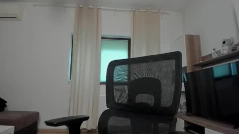 Chloe online show from October 27, 2025, 7:01 am