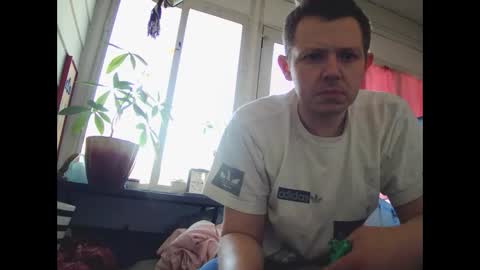 Snapshot of justclickthis chatting on March 12, 2025, 6:44 pm justclickthis online show from March 12, 2025, 6:44 pm