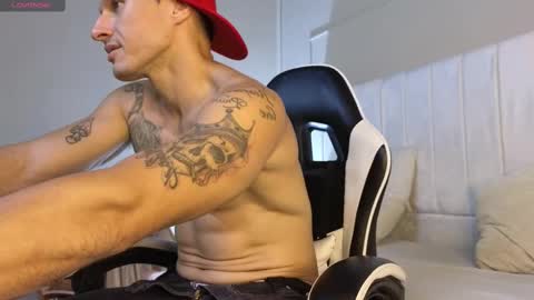 Snapshot of justin_valverde chatting on October 22, 2025, 3:18 am Justin online show from October 22, 2025, 3:18 am