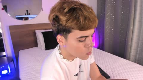 Snapshot of justinbiler chatting on December 15, 2024, 4:40 am Justin online show from December 15, 2024, 4:40 am