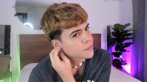 Snapshot of justinbiler chatting on December 16, 2024, 4:45 am Justin online show from December 16, 2024, 4:45 am