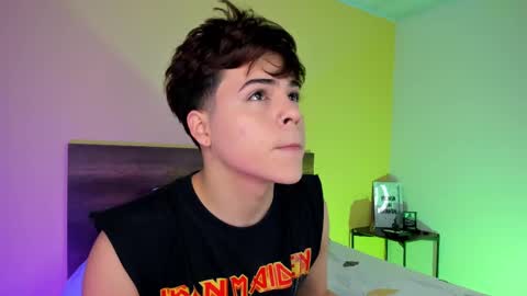 Snapshot of justinbiler chatting on February 26, 2025, 12:14 pm Justin online show from February 26, 2025, 12:14 pm