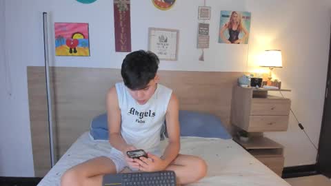 Snapshot of justinbiler chatting on October 8, 2025, 12:36 pm Justin online show from October 8, 2025, 12:36 pm