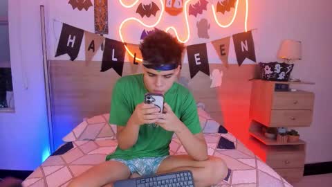 Snapshot of justinbiler chatting on October 24, 2025, 12:34 pm Justin online show from October 24, 2025, 12:34 pm