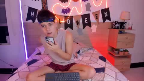 Snapshot of justinbiler chatting on October 27, 2025, 1:59 pm Justin online show from October 27, 2025, 1:59 pm