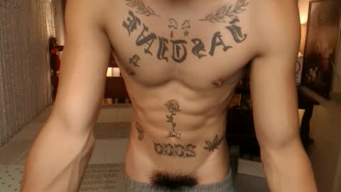 justine_hunk online show from November 10, 2025, 6:12 am