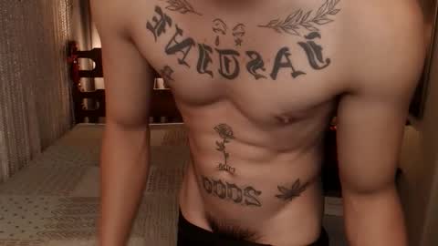 justine_hunk online show from May 12, 2026, 7:11 pm