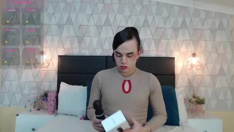 Justine online show from September 13, 2025, 3:06 am