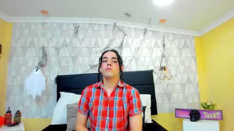 Justine online show from October 31, 2025, 4:02 am