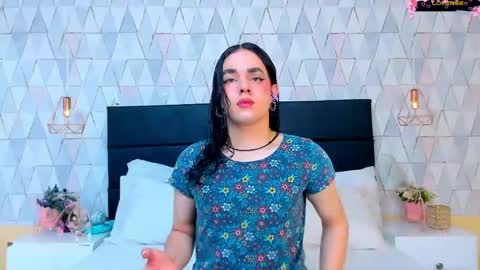 Justine online show from April 17, 2026, 4:04 am