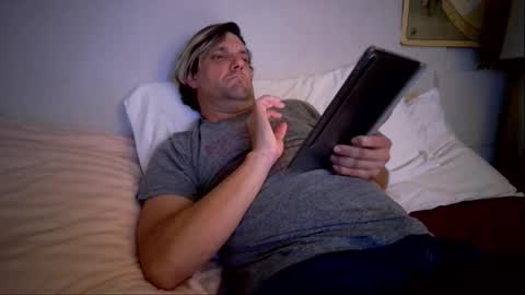 JustinNorthwood online show from November 12, 2025, 7:42 am