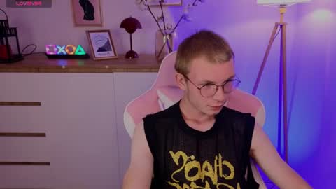 justleo_ online show from August 8, 2026, 10:12 pm