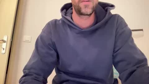 justmeandyou00 online show from December 1, 2025, 1:27 pm