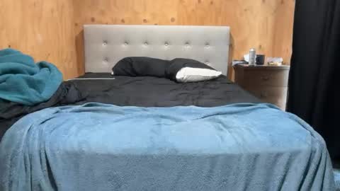 justmoresluts online show from April 4, 2026, 9:01 pm