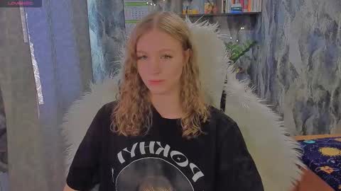 Snapshot of juxxxsybunx chatting on September 30, 2025, 11:15 am Juxsy online show from September 30, 2025, 11:15 am