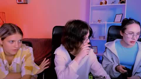 kaela_spell_ online show from December 2, 2025, 8:37 pm