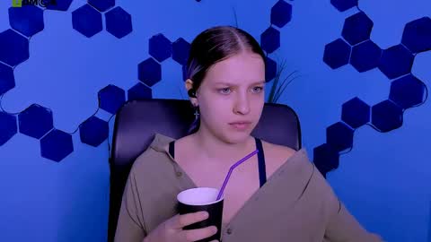 kaela_spell_ online show from March 26, 2026, 9:48 am