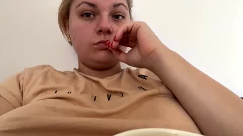 Snapshot of kaelia_daniel chatting on October 5, 2025, 9:18 am Kaelia and Daniel online show from October 5, 2025, 9:18 am