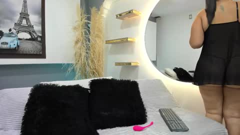 Antonella online show from November 11, 2025, 4:56 am