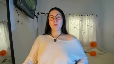 ChloeIndependient model online show from October 8, 2025, 4:59 pm