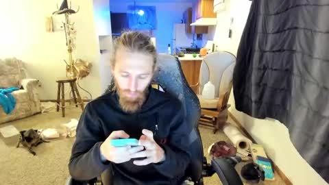 Kaiku77 online show from October 28, 2025, 8:11 pm