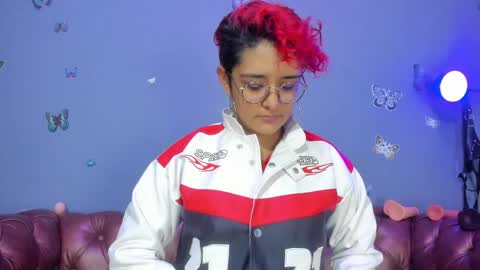 kaira_mosse_ online show from May 7, 2026, 10:20 am