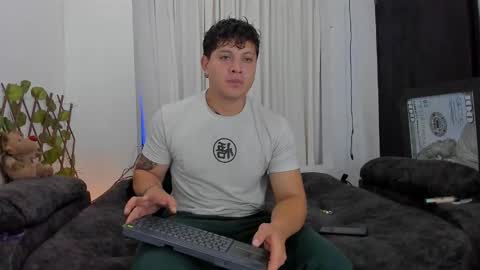 Snapshot of kaledd_musclee chatting on October 23, 2025, 8:18 pm Kaledd musclees room Master online show from October 23, 2025, 8:18 pm