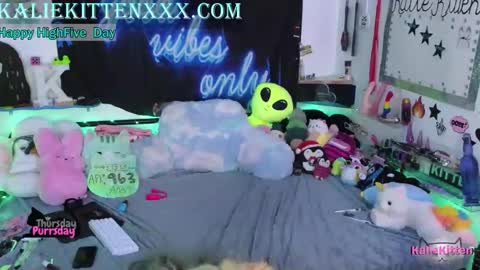 KalieKitten online show from April 16, 2026, 9:39 pm