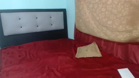 Snapshot of kalipso_n_jones chatting on December 27, 2024, 8:39 pm Kalipso and Jones online show from December 27, 2024, 8:39 pm