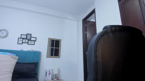 Kamilalopez online show from September 23, 2025, 10:02 pm