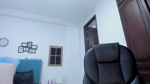 Kamilalopez online show from October 4, 2025, 9:35 pm