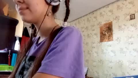 Mari  Simmons online show from September 14, 2025, 7:29 am