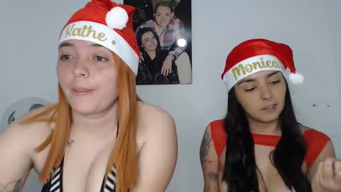 Snapshot of kammy_cami chatting on December 22, 2024, 3:44 am kammy y camila online show from December 22, 2024, 3:44 am