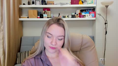 Snapshot of kara_smith_ chatting on December 2, 2024, 10:23 pm Kara. Off from 15th till 24th of December online show from December 2, 2024, 10:23 pm