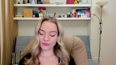 Snapshot of kara_smith_ chatting on December 4, 2024, 11:13 pm Kara. Off from 15th till 24th of December online show from December 4, 2024, 11:13 pm