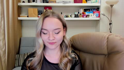 Snapshot of kara_smith_ chatting on December 9, 2024, 12:01 am Kara. Off from 15th till 24th of December online show from December 9, 2024, 12:01 am