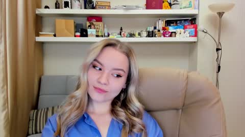 Snapshot of kara_smith_ chatting on December 9, 2024, 9:26 pm Kara. Off from 15th till 24th of December online show from December 9, 2024, 9:26 pm