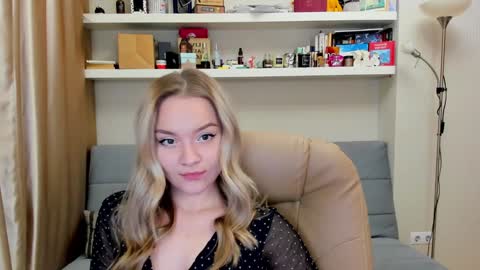 Snapshot of kara_smith_ chatting on December 13, 2024, 10:34 pm Kara. Off from 15th till 24th of December online show from December 13, 2024, 10:34 pm
