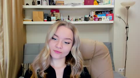 Snapshot of kara_smith_ chatting on December 14, 2024, 11:23 pm Kara. Off from 15th till 24th of December online show from December 14, 2024, 11:23 pm