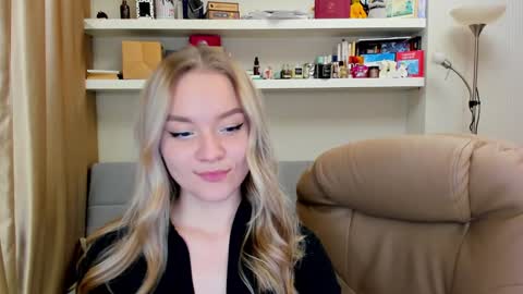 Snapshot of kara_smith_ chatting on December 15, 2024, 2:30 am Kara. Off from 15th till 24th of December online show from December 15, 2024, 2:30 am