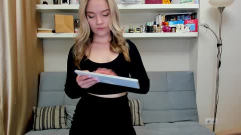 Snapshot of kara_smith_ chatting on December 15, 2024, 10:04 pm Kara. Off from 15th till 24th of December online show from December 15, 2024, 10:04 pm
