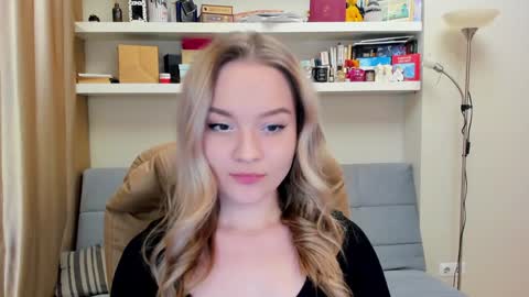 Snapshot of kara_smith_ chatting on January 5, 2025, 9:47 pm Kara. Off from 15th till 24th of December online show from January 5, 2025, 9:47 pm