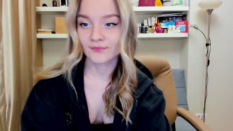 Snapshot of kara_smith_ chatting on January 10, 2025, 12:49 am Kara. Off from 15th till 24th of December online show from January 10, 2025, 12:49 am