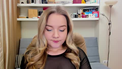 Snapshot of kara_smith_ chatting on January 19, 2025, 9:55 pm Kara. Off from 15th till 24th of December online show from January 19, 2025, 9:55 pm