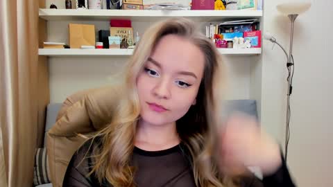 Snapshot of kara_smith_ chatting on January 20, 2025, 1:18 am Kara. Off from 15th till 24th of December online show from January 20, 2025, 1:18 am