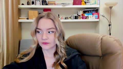 Snapshot of kara_smith_ chatting on January 22, 2025, 12:27 am Kara. Off from 15th till 24th of December online show from January 22, 2025, 12:27 am