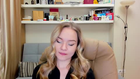 Snapshot of kara_smith_ chatting on February 2, 2025, 9:45 pm Kara. Off from 15th till 24th of December online show from February 2, 2025, 9:45 pm